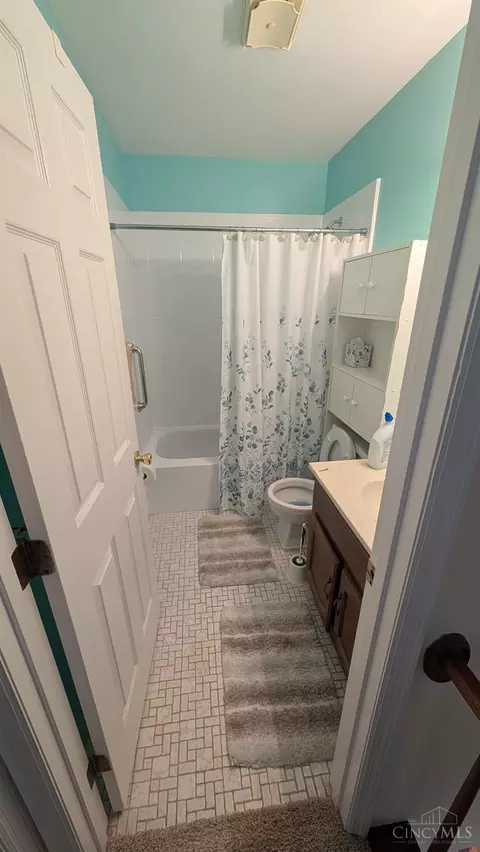Bath - 192 Stillmeadow Dr, Cincinnati, OH 45245 photo 1 of 1