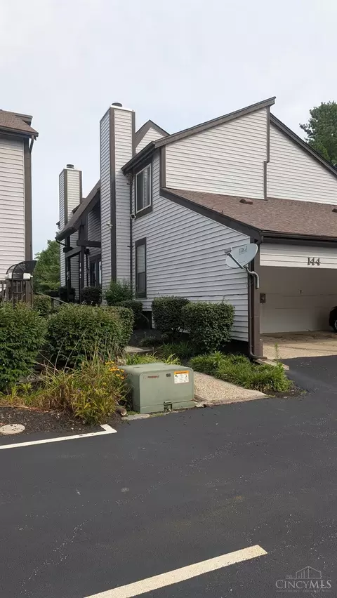 Exterior - 192 Stillmeadow Dr, Cincinnati, OH 45245 photo 3 of 6