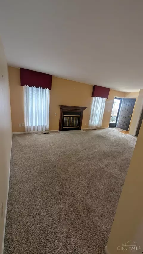 Living - 192 Stillmeadow Dr, Cincinnati, OH 45245 photo 1 of 3
