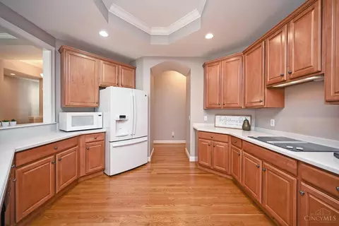 Kitchen - 888 Old Course Ln, Cincinnati, OH 45245 photo 3 of 6