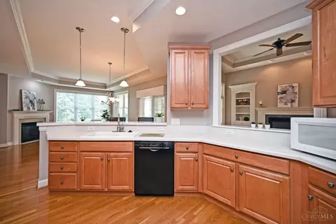 Kitchen - 888 Old Course Ln, Cincinnati, OH 45245 photo 6 of 6