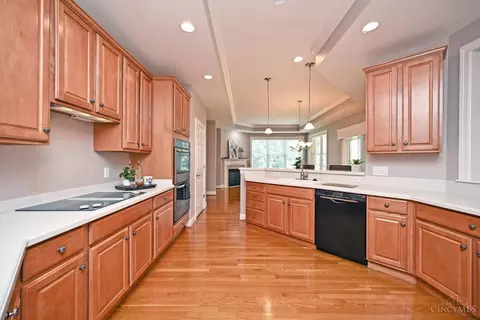 Kitchen - 888 Old Course Ln, Cincinnati, OH 45245 photo 5 of 6
