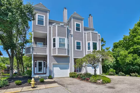 2339 Muriel Ct, Cincinnati, OH 45219