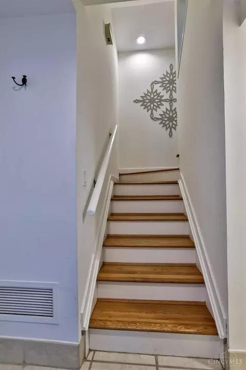 1026 Hatch St, Cincinnati, OH 45202 photo 6