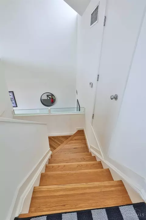 1026 Hatch St, Cincinnati, OH 45202 photo 37