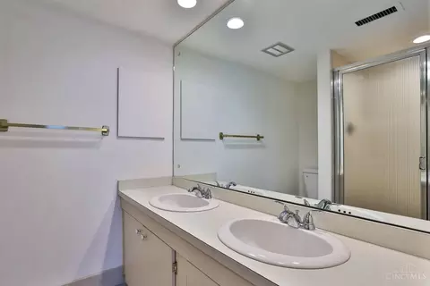 1026 Hatch St, Cincinnati, OH 45202 photo 32