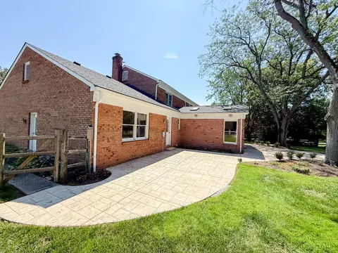 Exterior - 8333 Monte Dr, Montgomery, OH 45242 photo 9 of 9