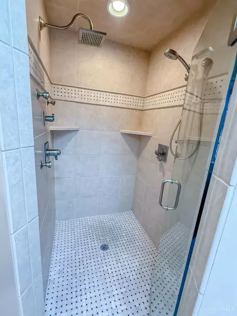 Bath - 8333 Monte Dr, Montgomery, OH 45242 photo 2 of 13