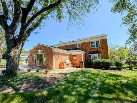 Exterior - 8333 Monte Dr, Montgomery, OH 45242 photo 2 of 9