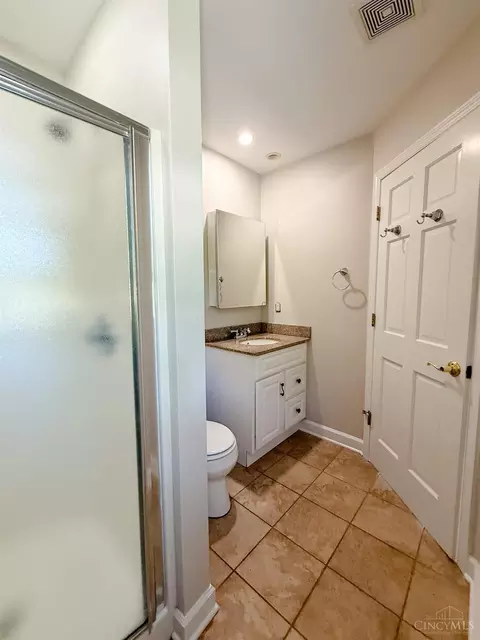 Bath - 8333 Monte Dr, Montgomery, OH 45242 photo 4 of 13