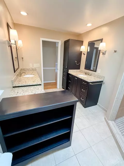 Bath - 8333 Monte Dr, Montgomery, OH 45242 photo 7 of 13