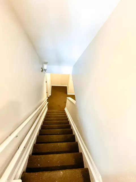 Entry Way - 8333 Monte Dr, Montgomery, OH 45242 photo 5 of 6