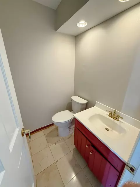 Bath - 8333 Monte Dr, Montgomery, OH 45242 photo 1 of 13