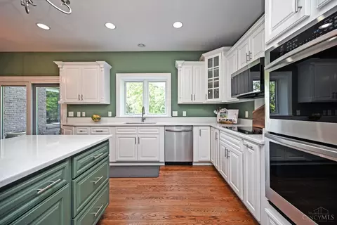 Kitchen - 3662 Cooper Rd, Blue Ash, OH 45241 photo 7 of 8