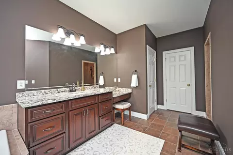 Bath - 3662 Cooper Rd, Blue Ash, OH 45241 photo 3 of 8