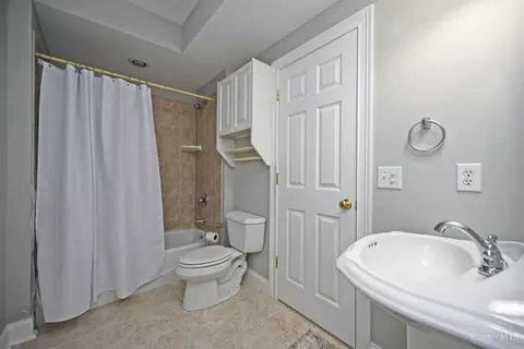 Bath - 3662 Cooper Rd, Blue Ash, OH 45241 photo 7 of 8