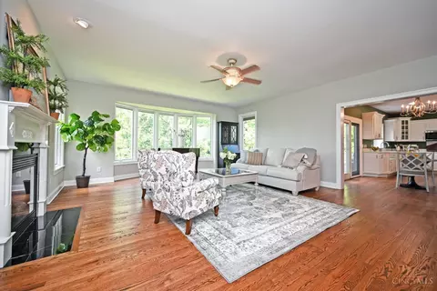 Living - 3662 Cooper Rd, Blue Ash, OH 45241 photo 2 of 7