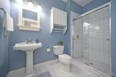 Bath - 3662 Cooper Rd, Blue Ash, OH 45241 photo 5 of 8