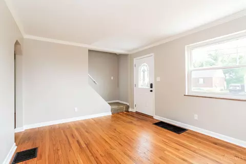 Living - 728 Maple Dr, Reading, OH 45215 photo 2 of 2