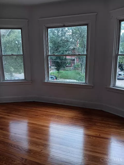 Living - 1013 Del Monte St, Cincinnati, OH 45205 photo 1 of 1