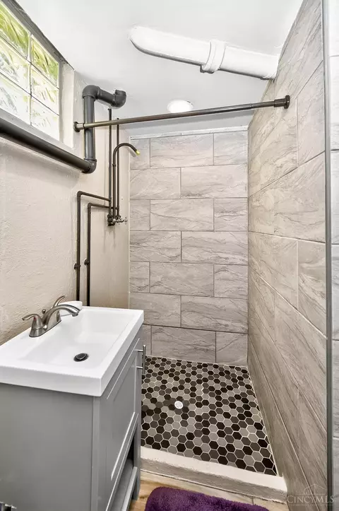 Bath - 5331 Cleander Dr, Cincinnati, OH 45238 photo 6 of 6