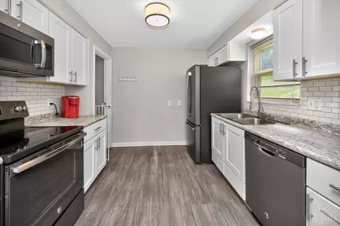 Kitchen - 5331 Cleander Dr, Cincinnati, OH 45238 photo 1 of 4