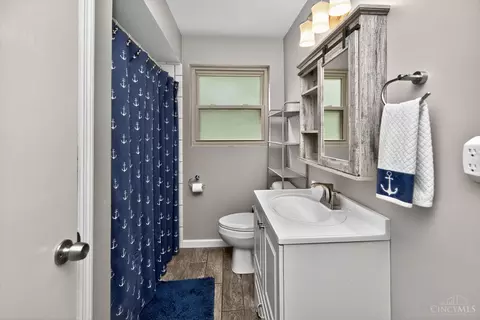 Bath - 5331 Cleander Dr, Cincinnati, OH 45238 photo 4 of 6