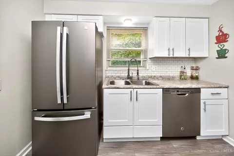 Kitchen - 5331 Cleander Dr, Cincinnati, OH 45238 photo 3 of 4