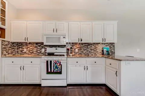 Kitchen - 3059 Hackberry St, Cincinnati, OH 45206 photo 3 of 7