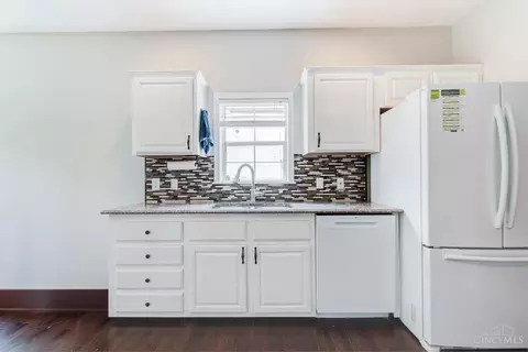 Kitchen - 3059 Hackberry St, Cincinnati, OH 45206 photo 4 of 7