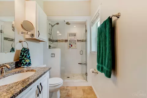Bath - 3059 Hackberry St, Cincinnati, OH 45206 photo 3 of 5