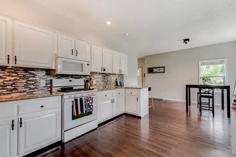 Kitchen - 3059 Hackberry St, Cincinnati, OH 45206 photo 5 of 7