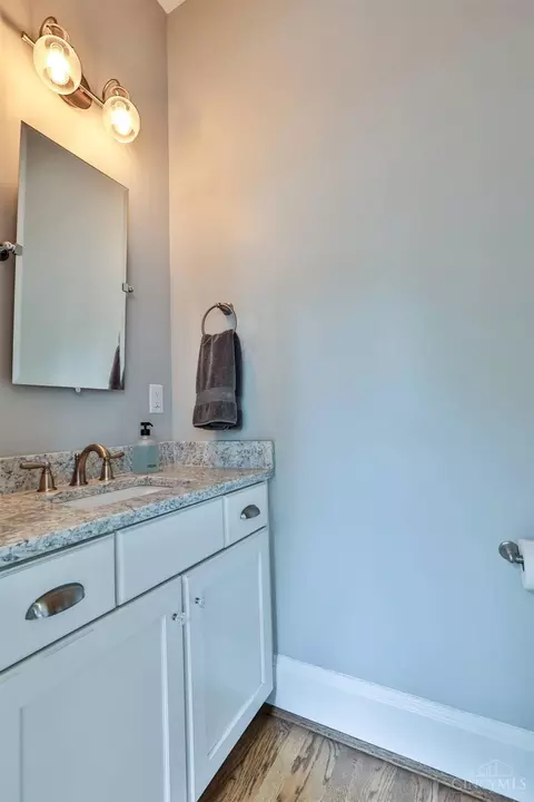 Bath - 3615 Shaw Ave, Cincinnati, OH 45208 photo 3 of 6