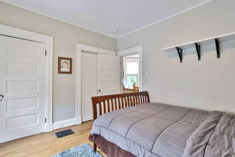 Bedroom - 3615 Shaw Ave, Cincinnati, OH 45208 photo 7 of 10