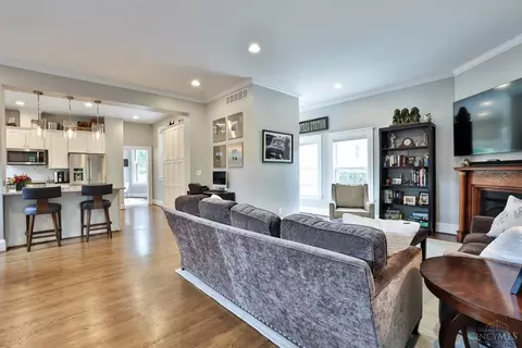 Living - 3615 Shaw Ave, Cincinnati, OH 45208 photo 5 of 7