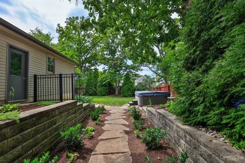 Exterior - 3615 Shaw Ave, Cincinnati, OH 45208 photo 14 of 17