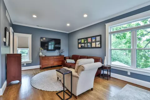Living - 3615 Shaw Ave, Cincinnati, OH 45208 photo 6 of 7