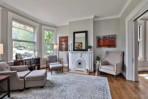 Living - 3615 Shaw Ave, Cincinnati, OH 45208 photo 1 of 7