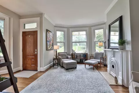 Entry Way - 3615 Shaw Ave, Cincinnati, OH 45208 photo 3 of 8