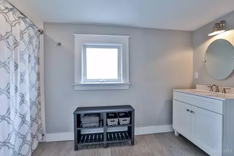 Bath - 3615 Shaw Ave, Cincinnati, OH 45208 photo 6 of 6