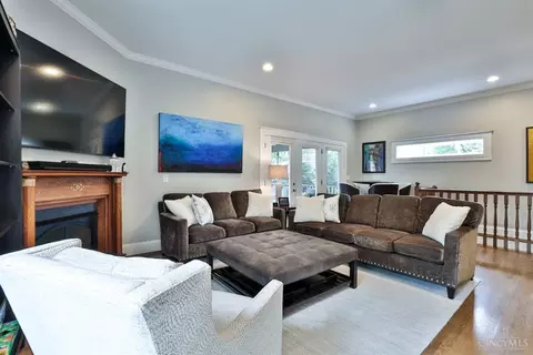 Living - 3615 Shaw Ave, Cincinnati, OH 45208 photo 3 of 7
