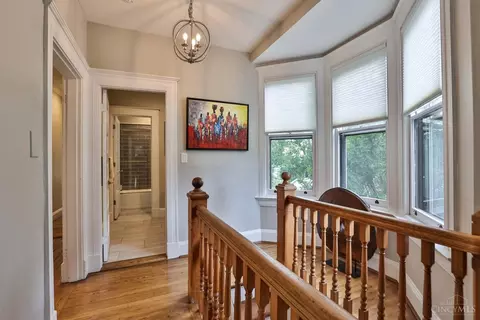 Entry Way - 3615 Shaw Ave, Cincinnati, OH 45208 photo 5 of 8