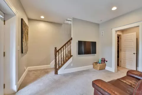 Entry Way - 3615 Shaw Ave, Cincinnati, OH 45208 photo 7 of 8