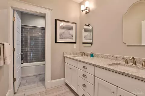 Bath - 3615 Shaw Ave, Cincinnati, OH 45208 photo 5 of 6