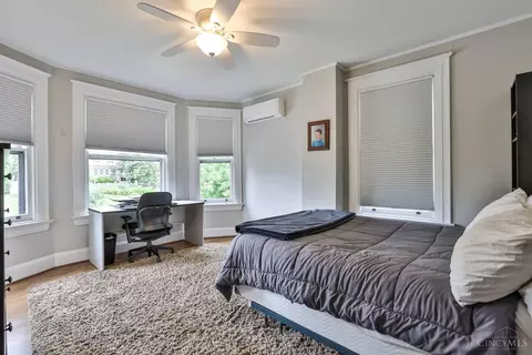 Bedroom - 3615 Shaw Ave, Cincinnati, OH 45208 photo 4 of 10