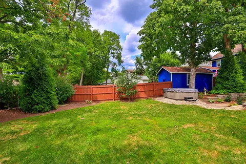 Exterior - 3615 Shaw Ave, Cincinnati, OH 45208 photo 11 of 17