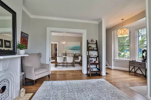 Entry Way - 3615 Shaw Ave, Cincinnati, OH 45208 photo 4 of 8