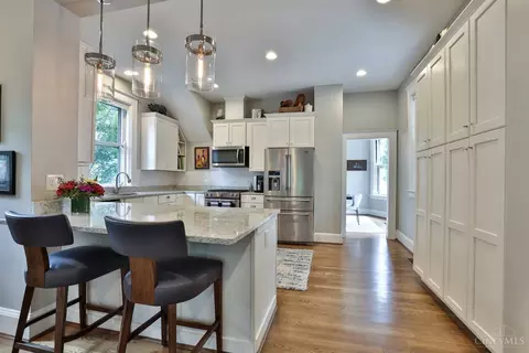 Kitchen - 3615 Shaw Ave, Cincinnati, OH 45208 photo 4 of 5