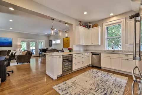 Kitchen - 3615 Shaw Ave, Cincinnati, OH 45208 photo 3 of 5