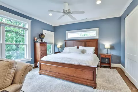 Bedroom - 3615 Shaw Ave, Cincinnati, OH 45208 photo 2 of 10